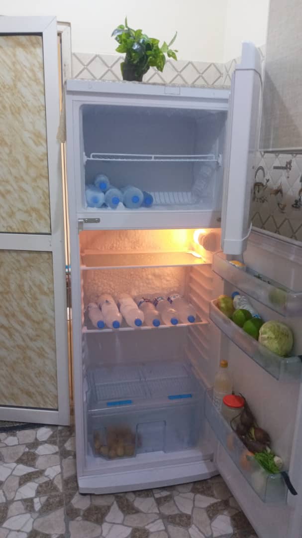 Réfrigérateur SAM 600L, état neuf, garantie 6 mois