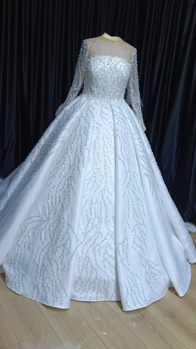 Robe de mariée blanche, portée une fois, avec accessoires de Turquie