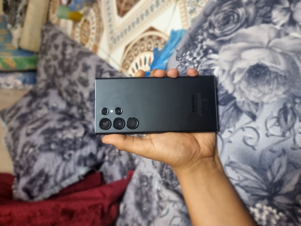 Samsung Galaxy S23 Ultra 256Go 12Go RAM, écran cassé, excellent état