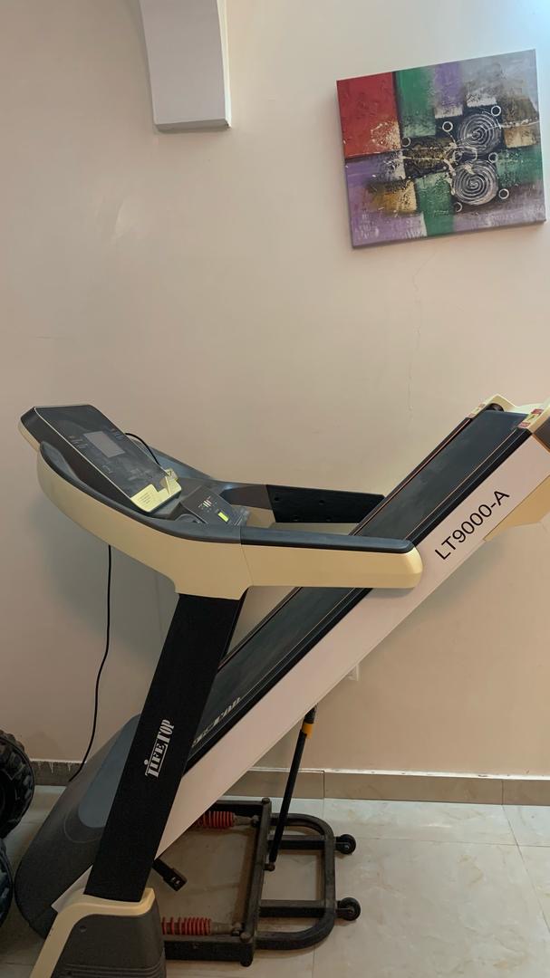 Tapis de course dubai, peu utilisé, disponible