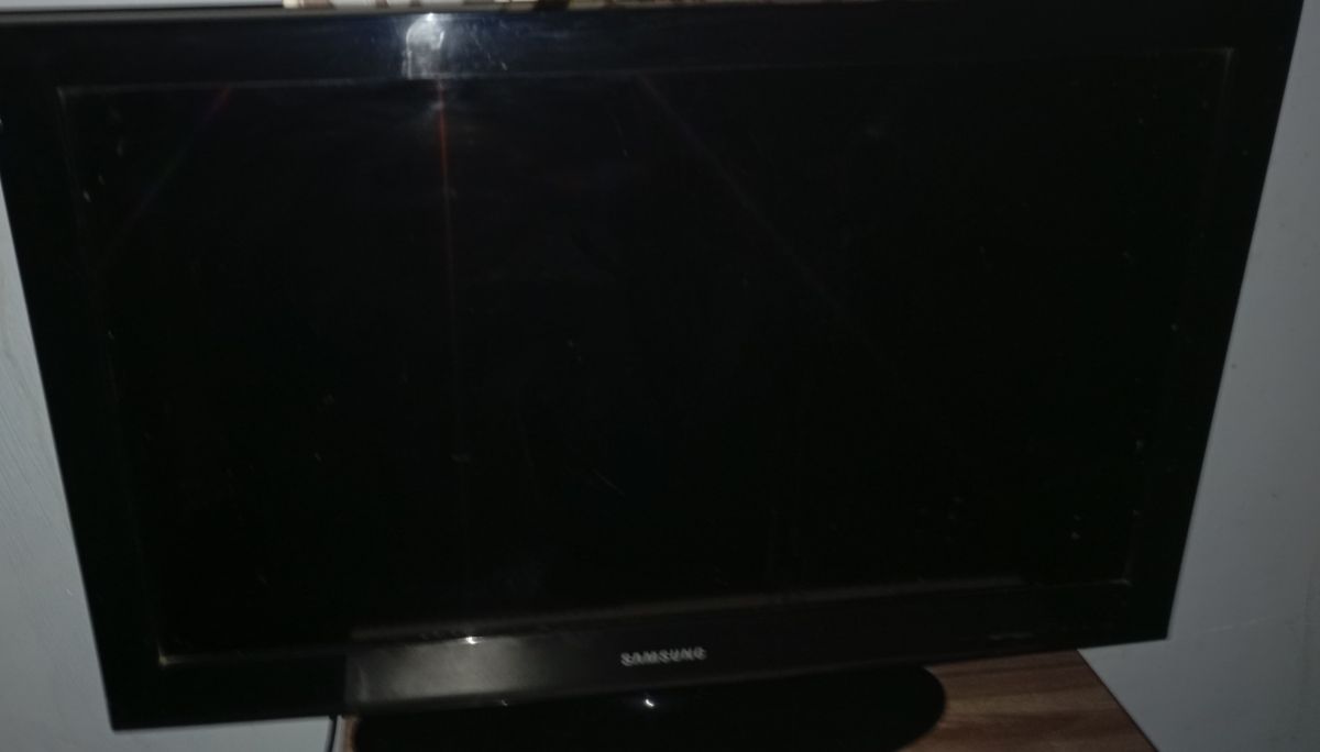 Télé Samsung pas cher, transportable, pour jeux et films