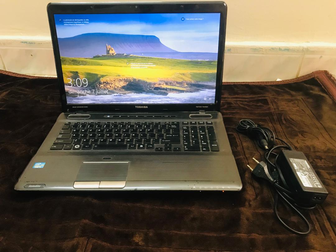 Ordinateur portable Toshiba Satellite 17 pouces avec i5, 6GB RAM et 500GB HDD + Office 2019 Pro Plus
