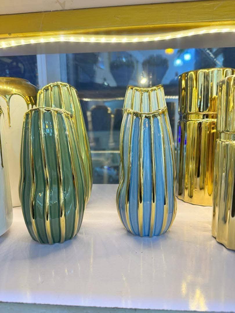 Vases décoratifs 8000fr les 2