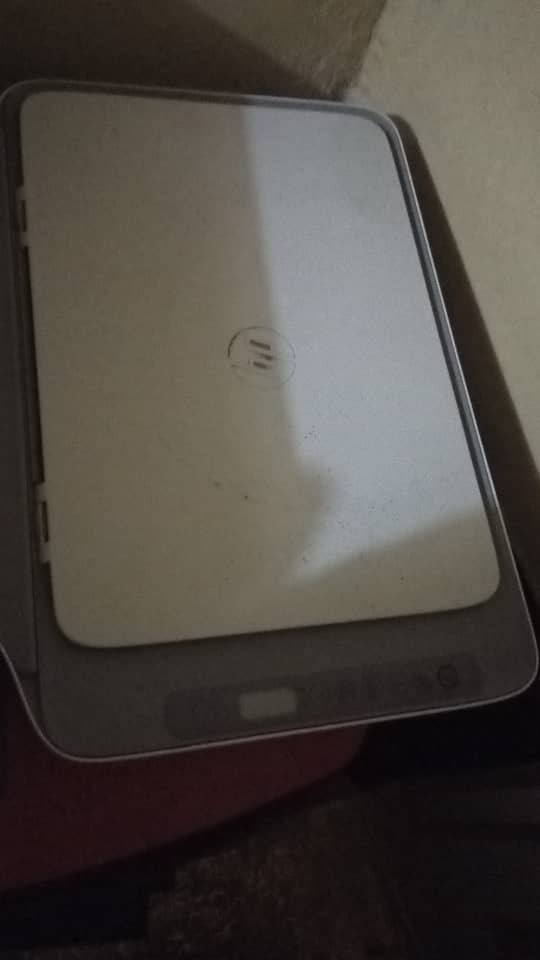 Ensemble informatique complet avec unité centrale, écrans et imprimante