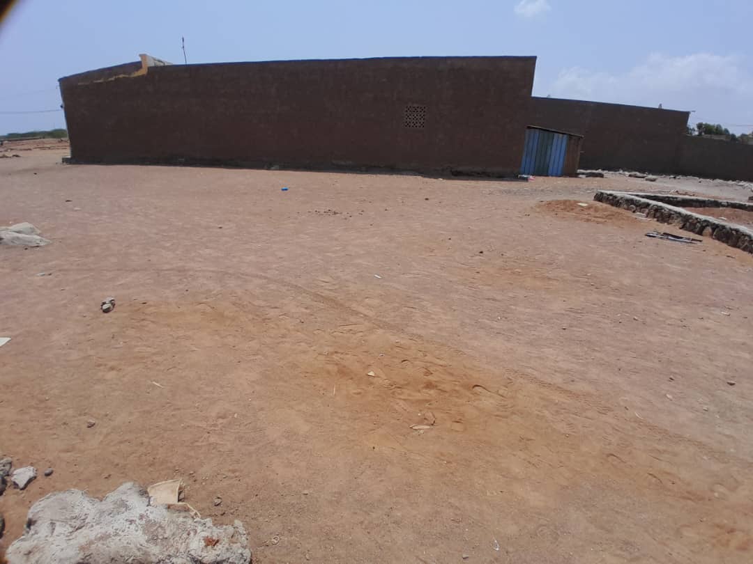 Terrain à vendre Madina Farah, 140 m² avec titre provisoire sécurisé