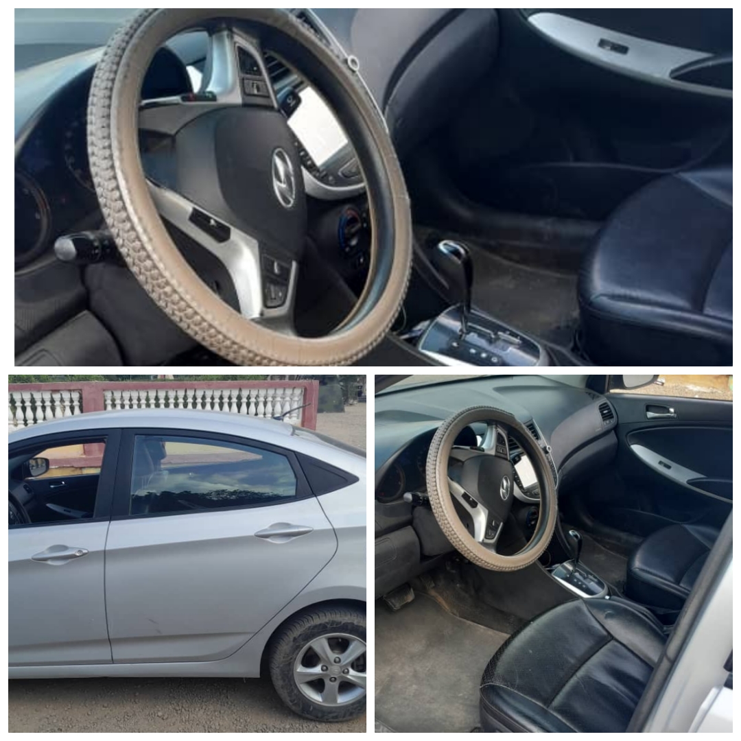 Hyundai Accent, 93 000 km, Gris, Auto, Climatisation 100%, Négociable