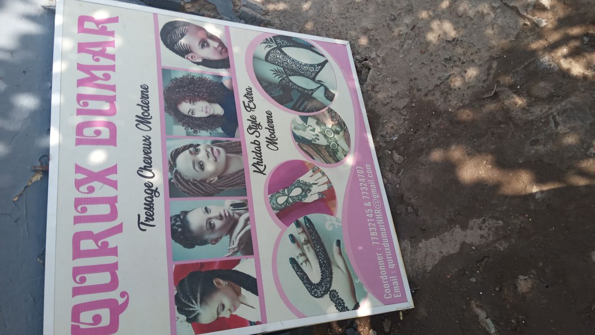 Tableau d\'affichage pour différents types de tressage à vendre