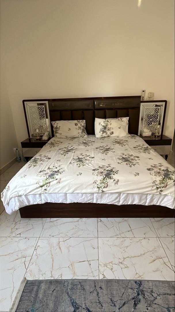 Chambre à coucher presque neuve à vendre