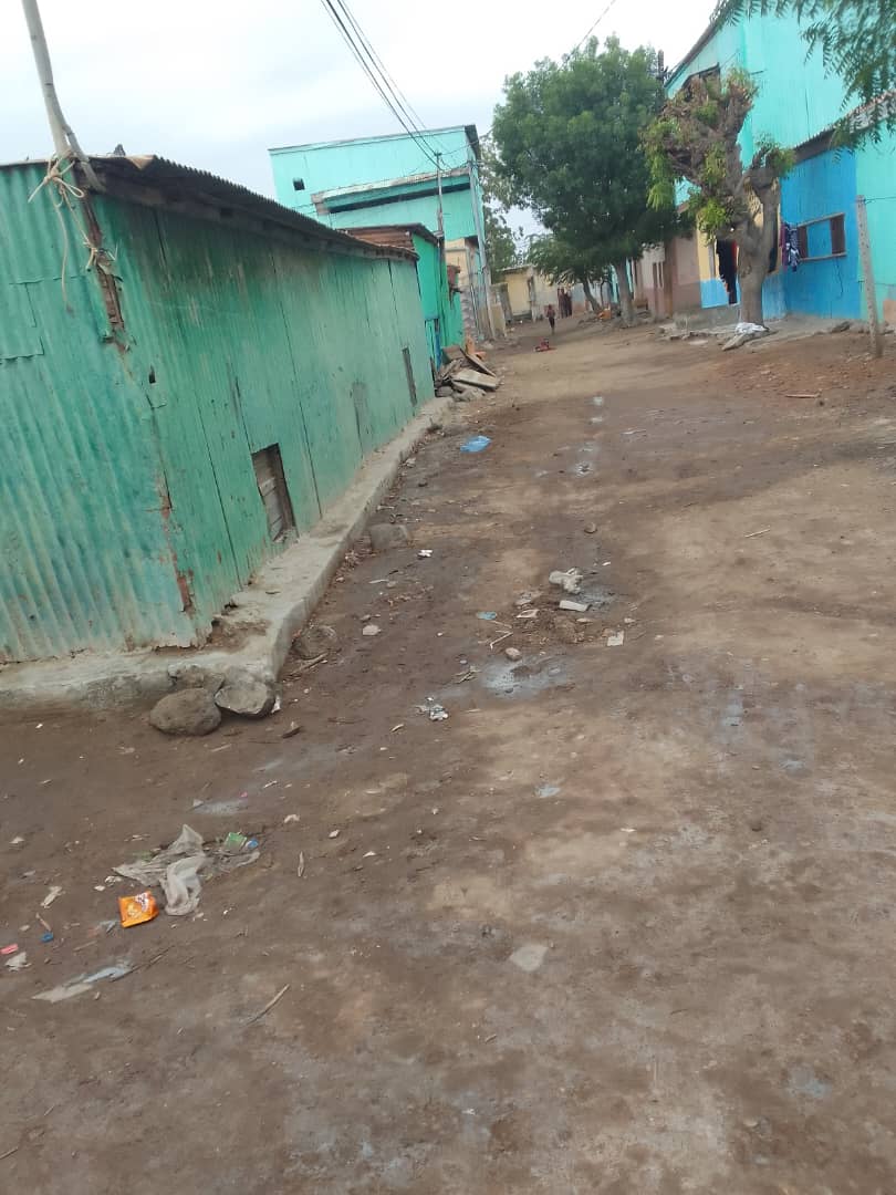 Maison F3 au Quartier 7 avec titre foncier, cadre agréable et prix négociable