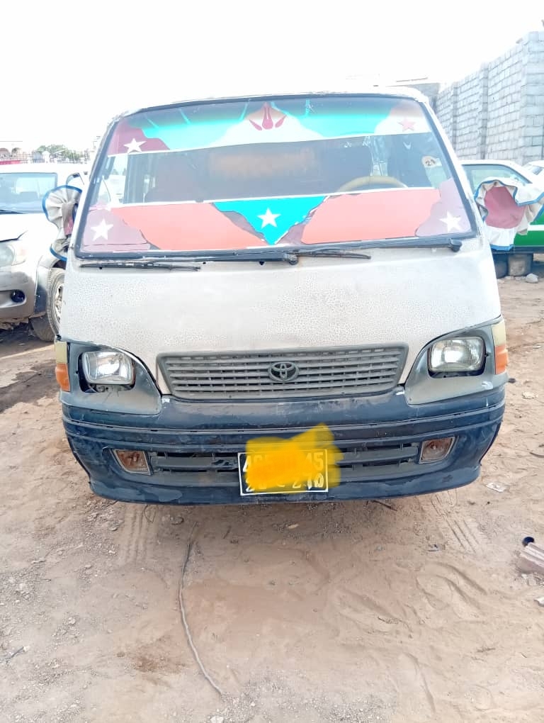 Toyota HiAce Mini Bus 2.0L, Gazole, Boîte Manuelle - Bon État