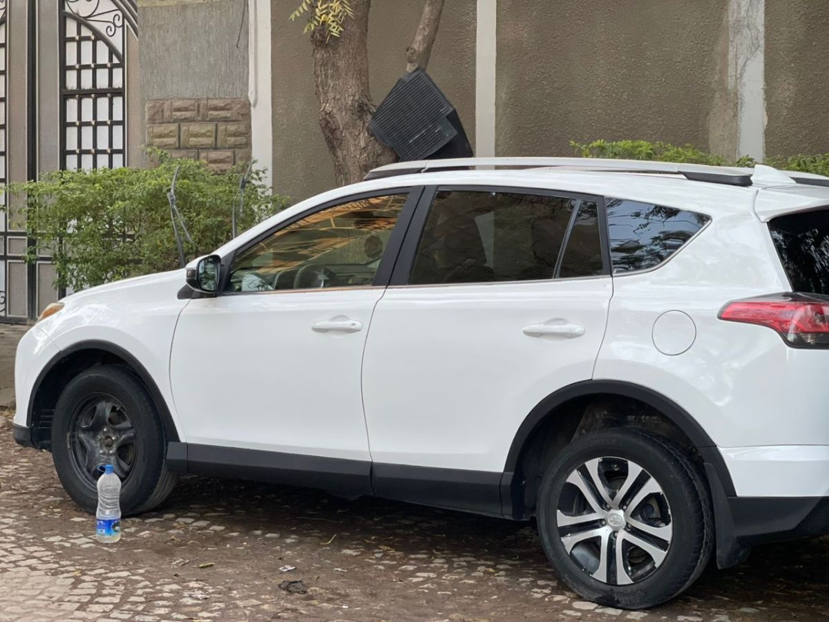 Voiture de Luxe Blanc, Boîte Automatique, Faible Kilométrage