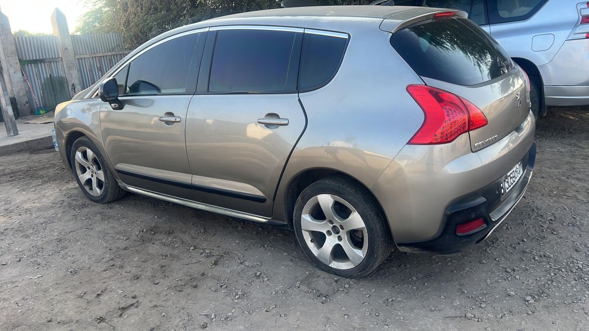 Peugeot d\'occasion en bon état - Sans climatisation