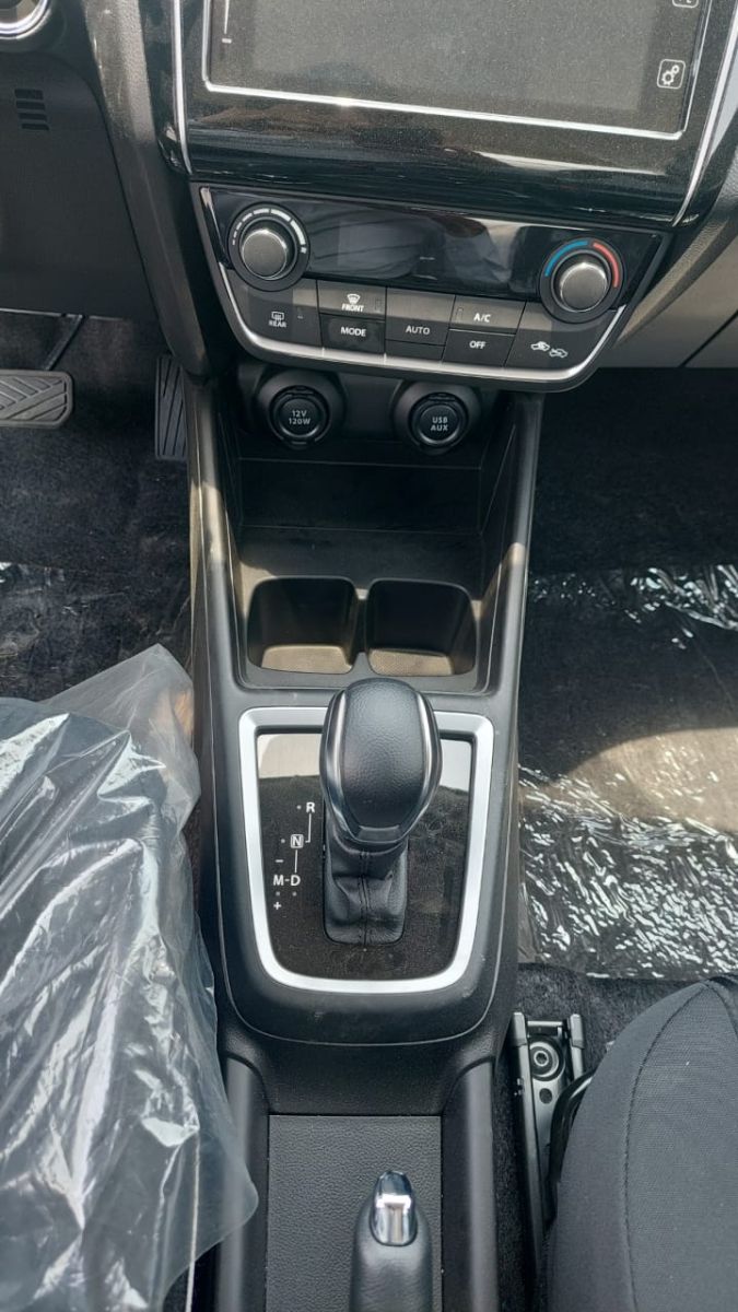 Suzuki Dzire 2024, automatique, essence, état impeccable