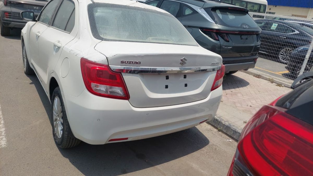 Suzuki Dzire 2024, automatique, essence, état impeccable