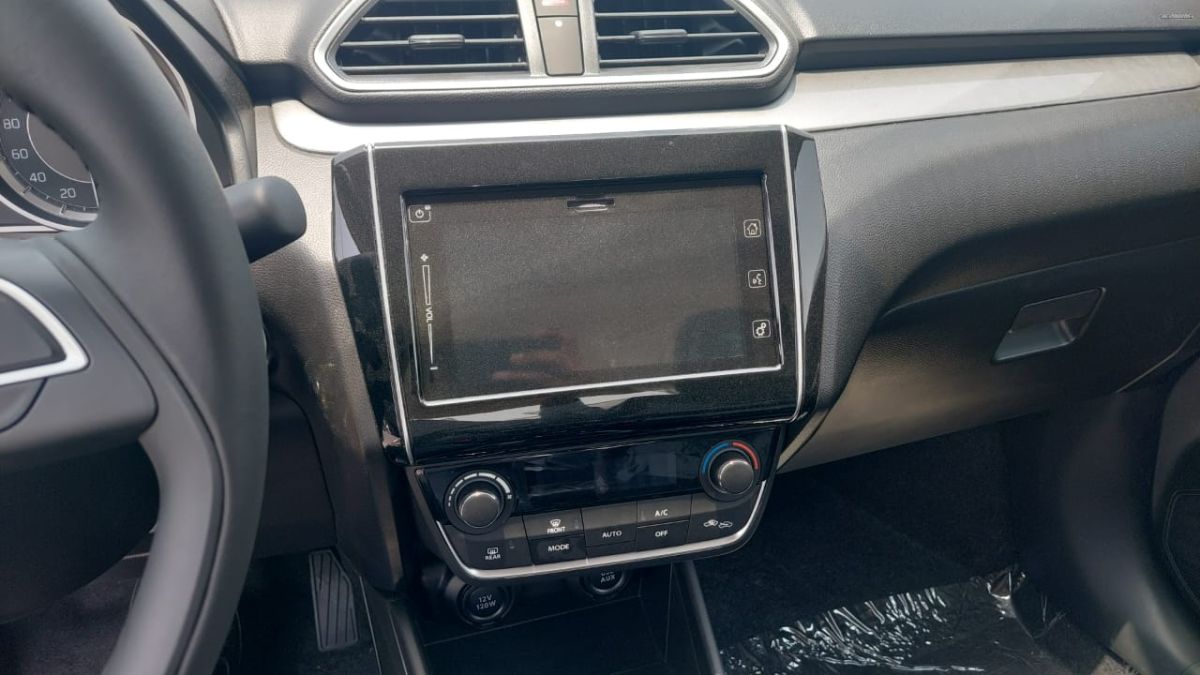 Suzuki Dzire 2024, automatique, essence, état impeccable