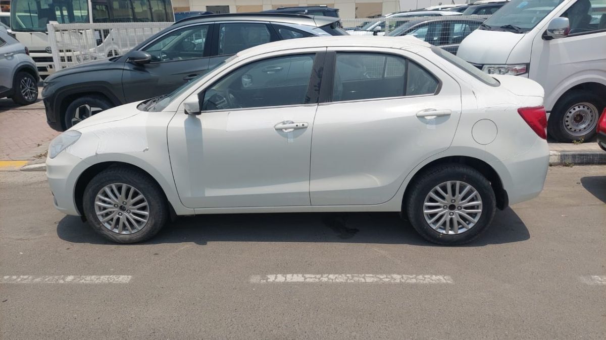Suzuki Dzire 2024, automatique, essence, état impeccable