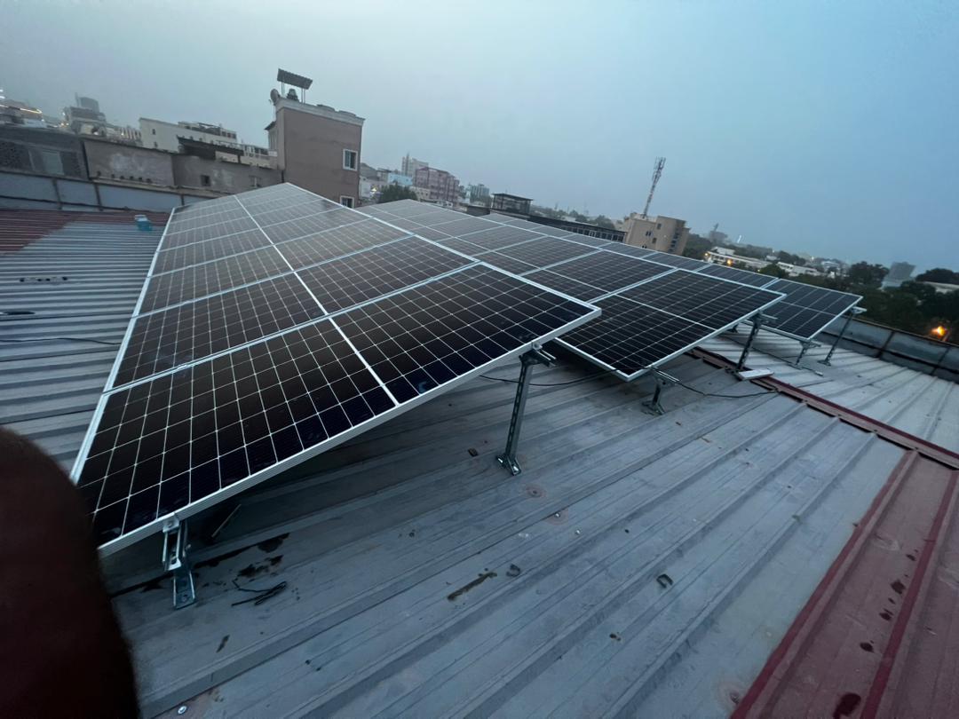Installation solaire clé en main avec équipements RestarSolar, Longi, Deye