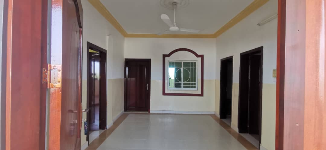 Appartement spacieux avec réservoir d\'eau à Gabode 5