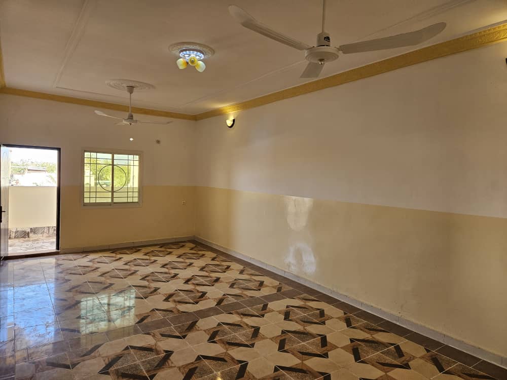 Appartement spacieux avec réservoir d\'eau à Gabode 5