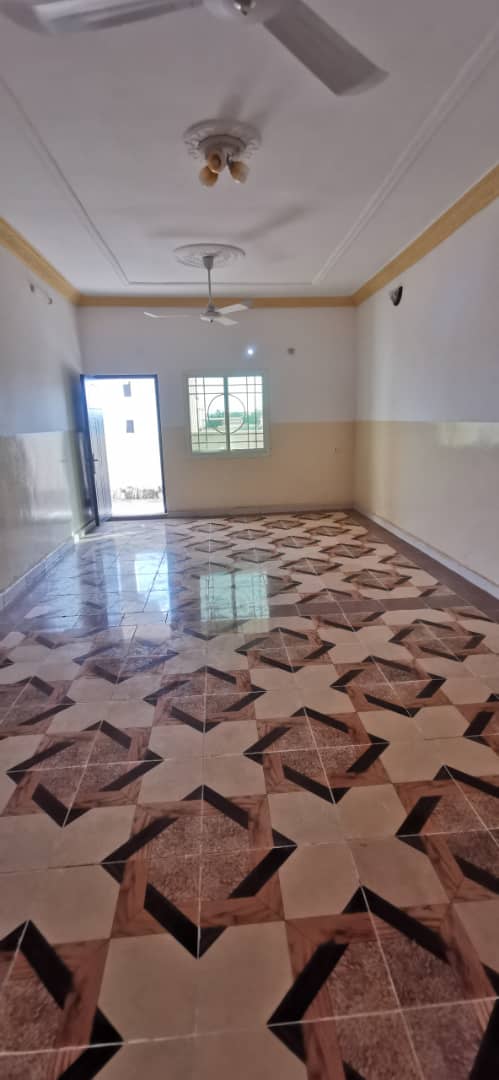 Appartement spacieux avec réservoir d\'eau à Gabode 5