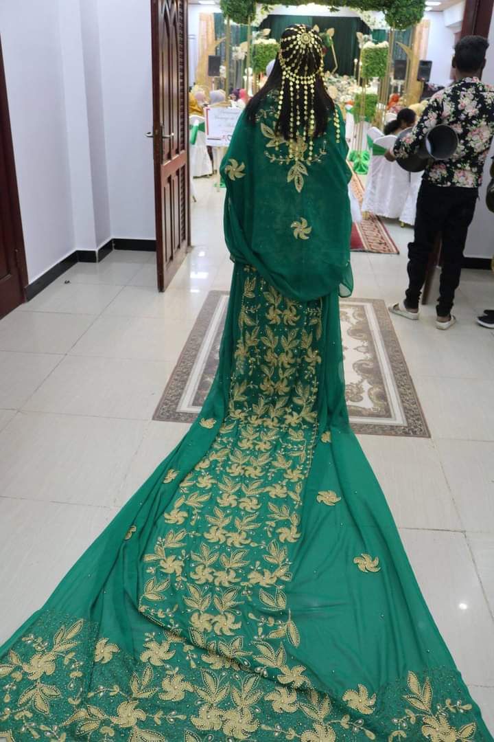 Robes et boubous de mariage à louer et à vendre