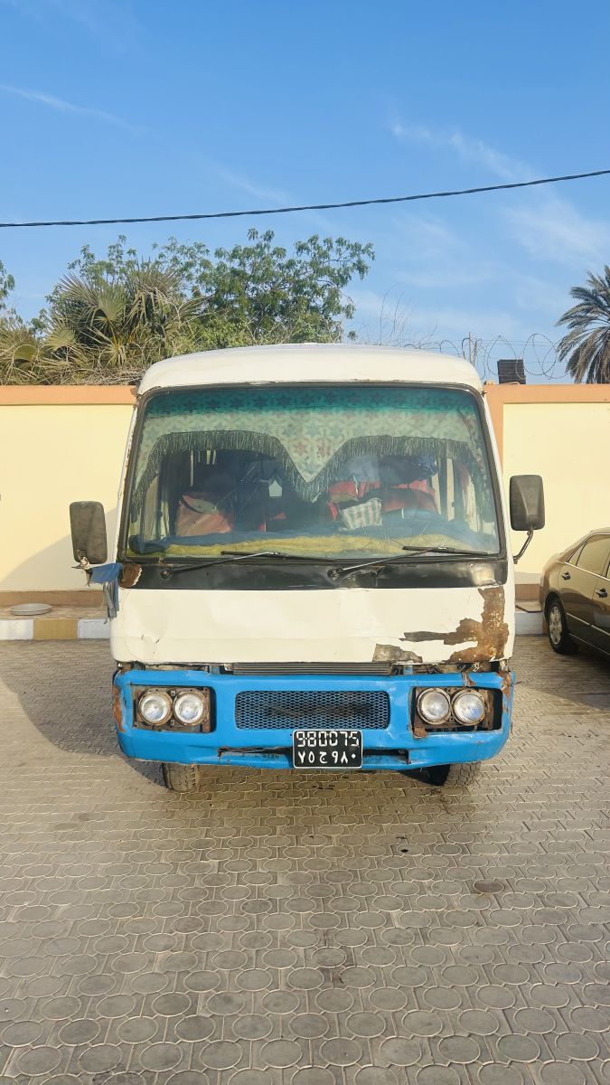 Bus Mitsubishi 4D32 en bon état à vendre