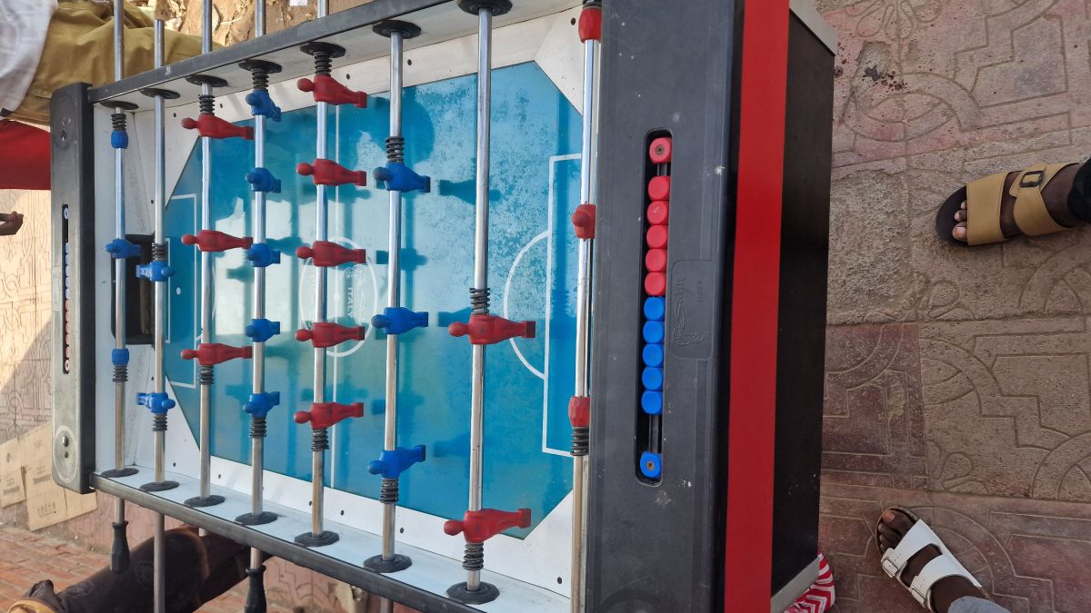 Baby-foot en excellent état avec accessoires