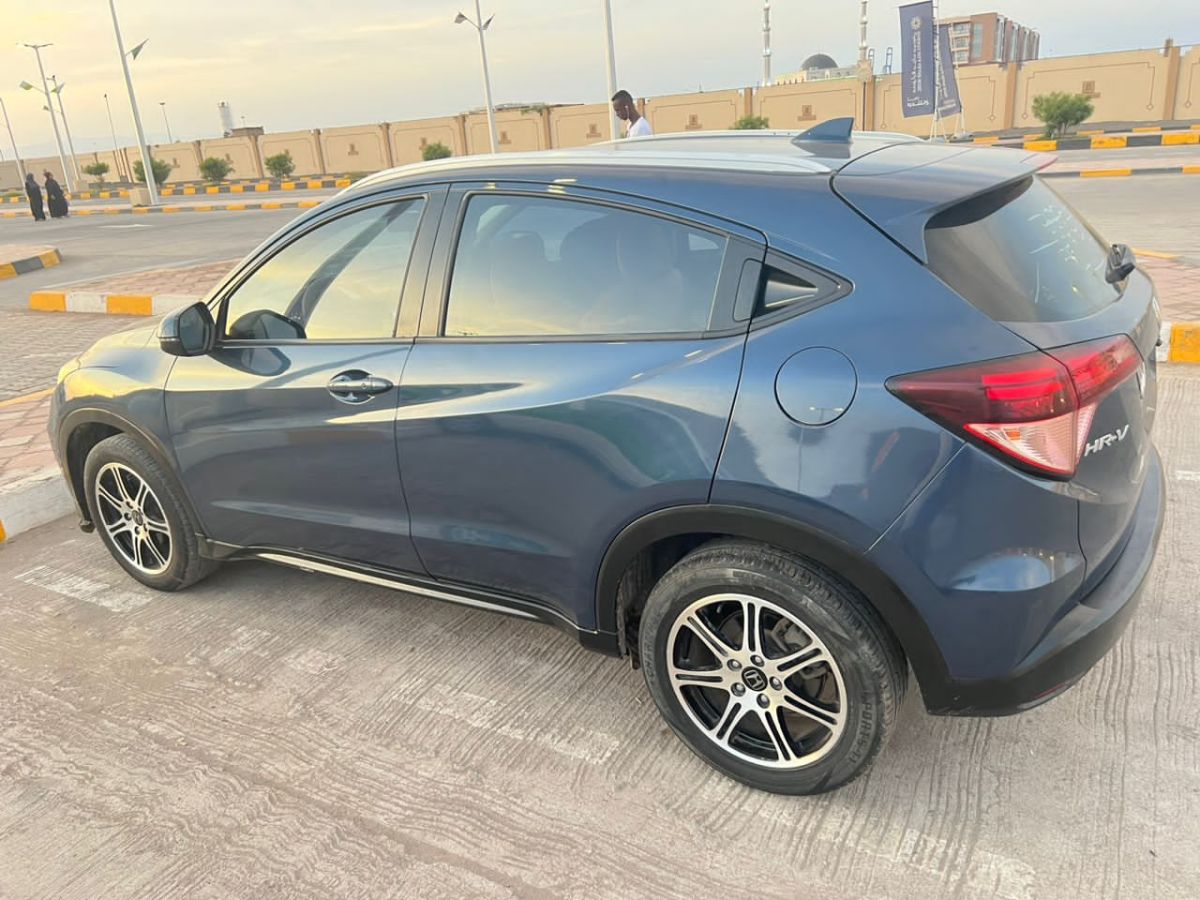 Honda HR-V 2017, bleu saphir, toutes options, boîte automatique