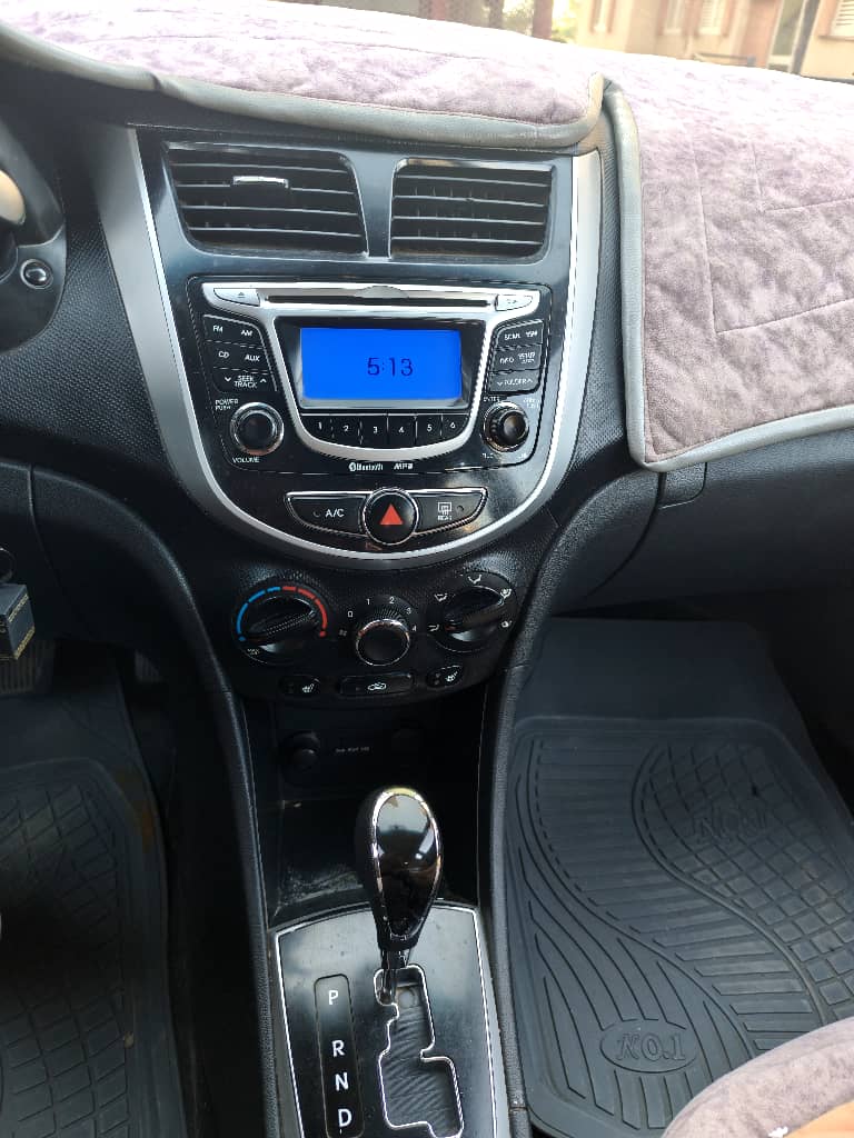 Hyundai Accent 2011, diesel, boîte Automatique, climatisation en très bon état