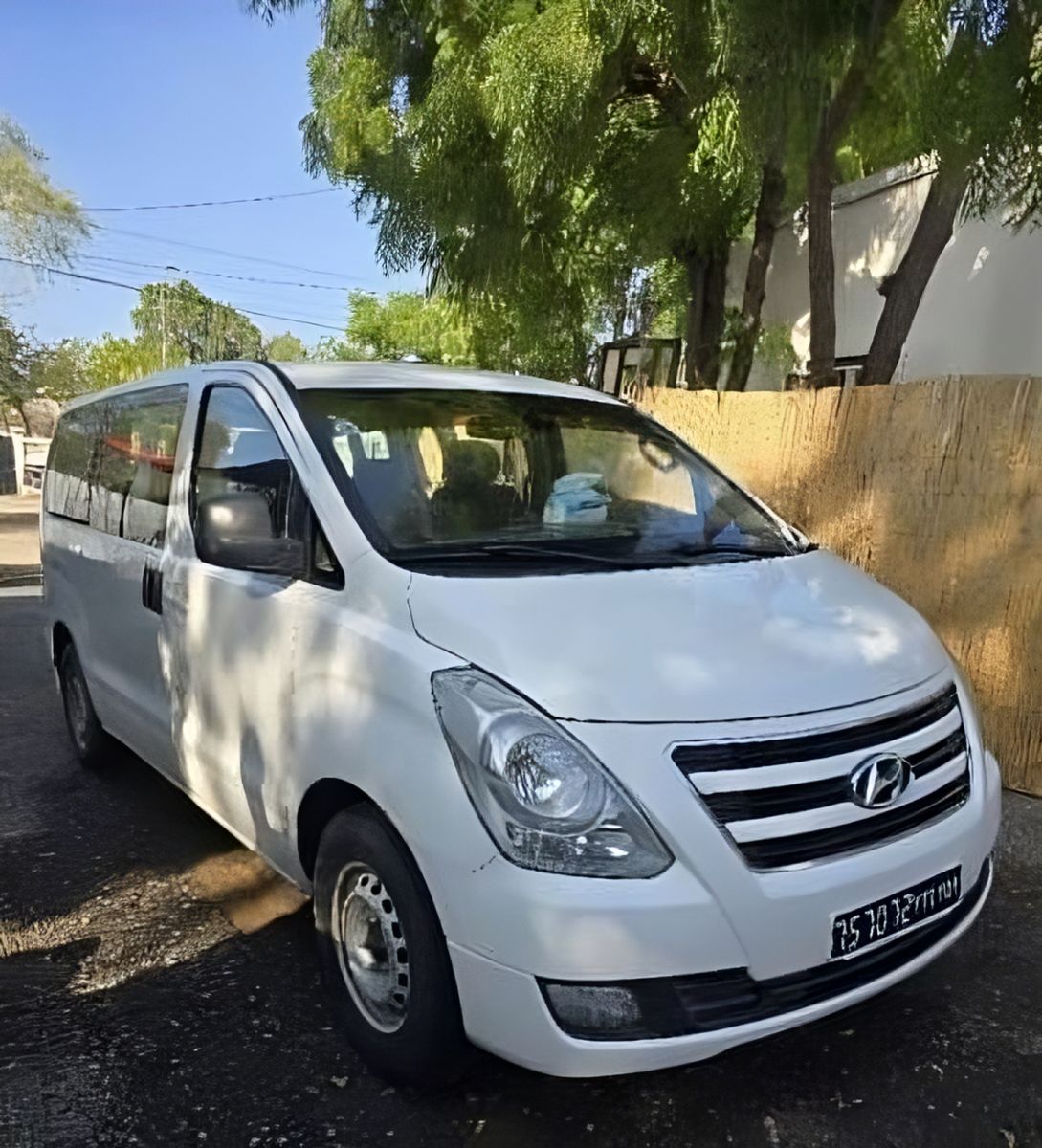 Hyundai H1 Minibus blanc, Baisse de prix, bus en excellent état