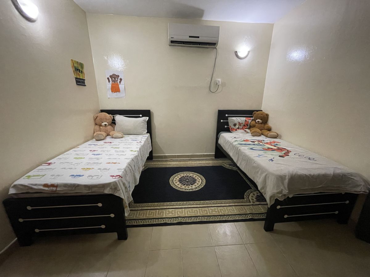 Deux lits en très bon état avec matelas