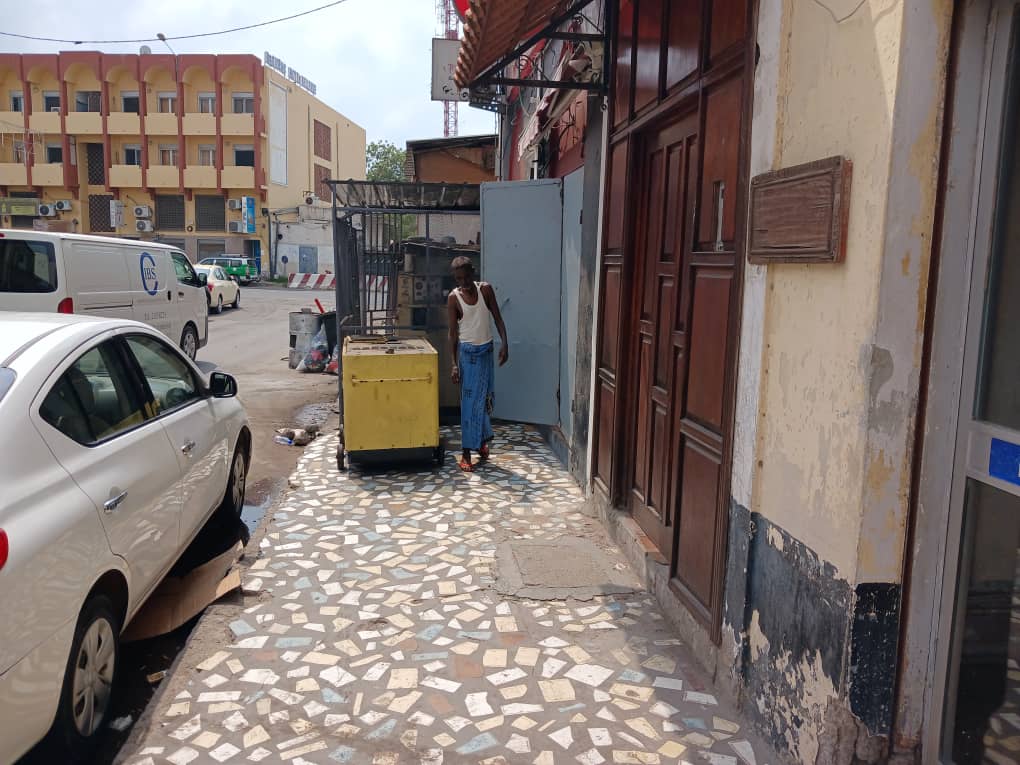 Local commercial spacieux avec mezzanine, centre-ville, proche kiosque RTD