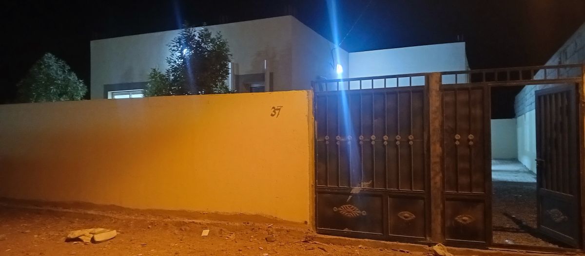 Location d\'une villa neuve à PK18, 3 chambres, terrasse, emplacement stratégique