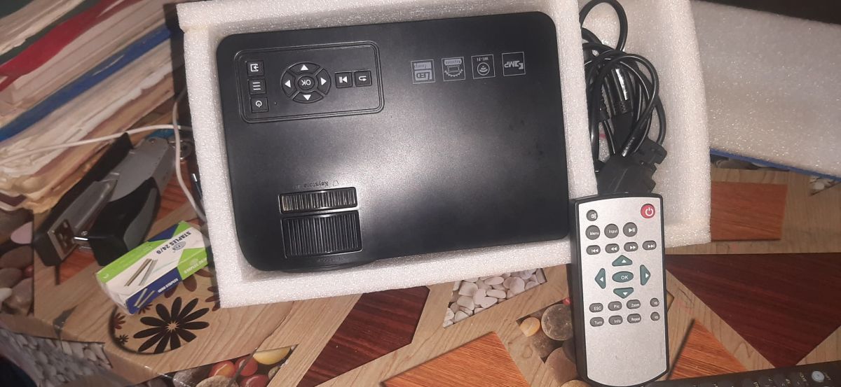 Mini Projecteur LED, neuf, compact et pratique