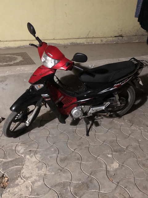 Moto 110 en excellent état, utilisée 5 mois, prix négociable