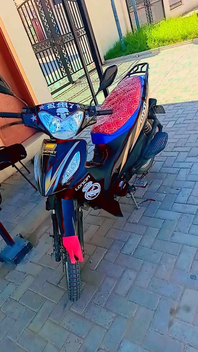 Moto cross YCF Start 125cc SE en excellent état à vendre à Djibouti