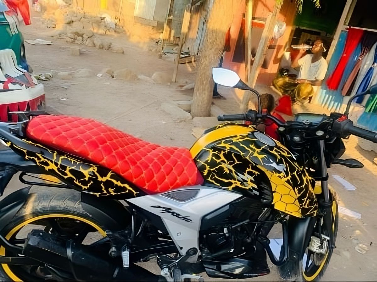 Moto TVS 101 en bon état