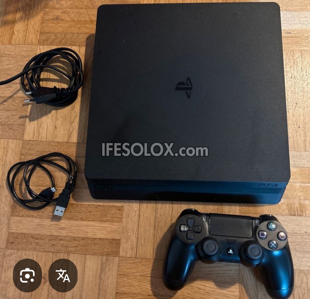 PlayStation 4 slim avec jeux intégrés et 2 manettes neuves