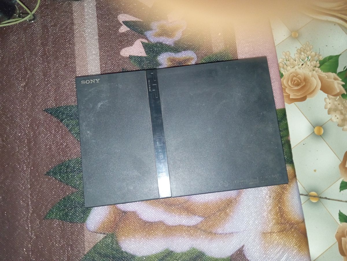 PlayStation 2 en bon état avec manette