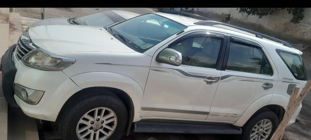 Toyota Fortuner, climatisé, boîte automatique, bon état