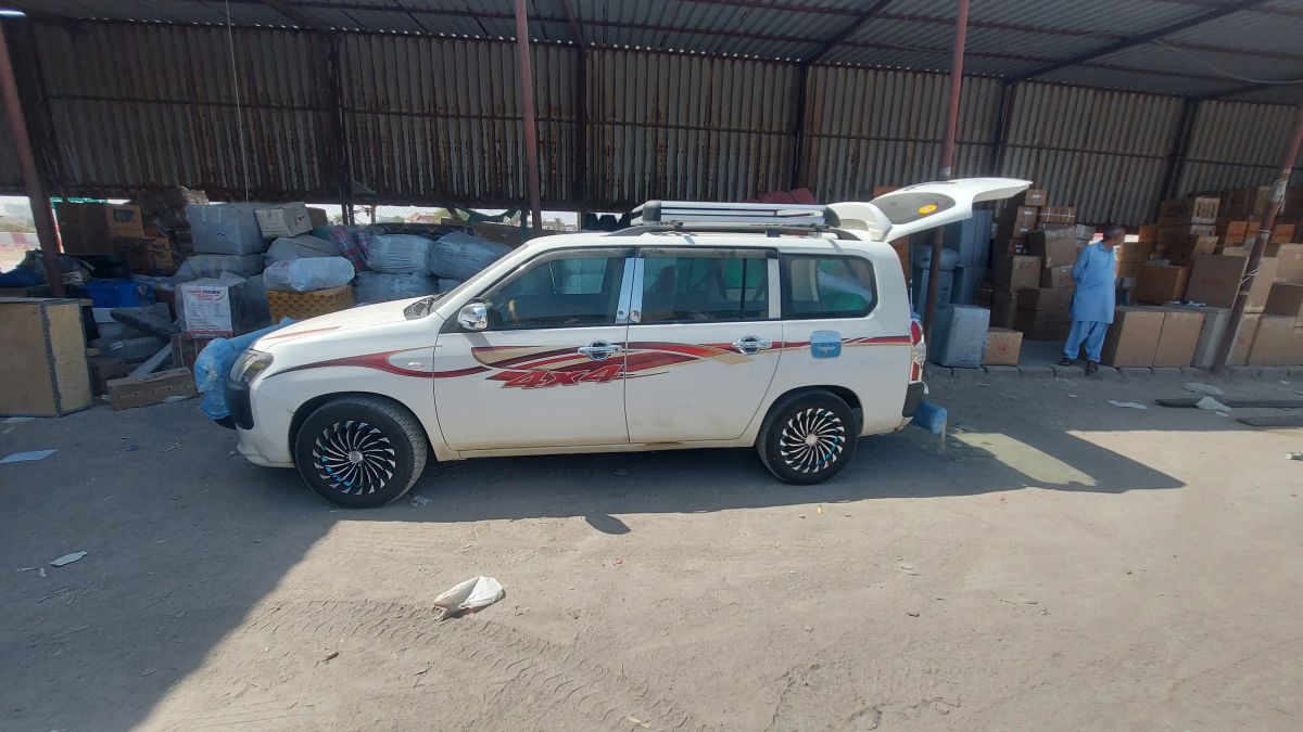 Toyota Probox 2018, essence, boîte Automatique, excellent état