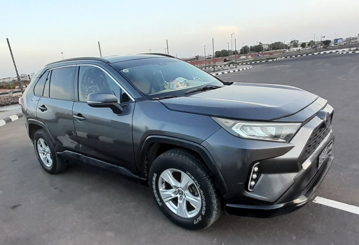 Toyota RAV4 2021 en excellent état à Djibouti, climatisation fonctionnelle