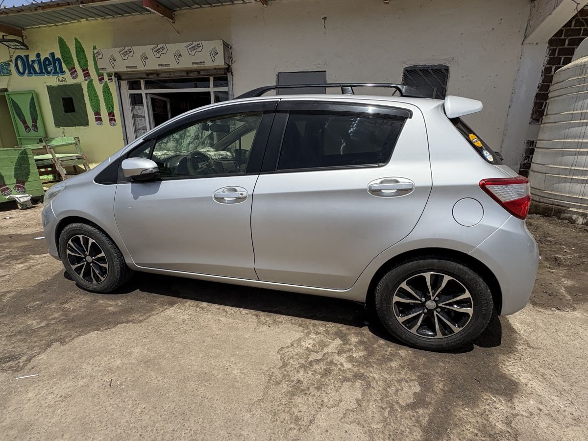 Toyota Vitz 2017 en excellent état, économique