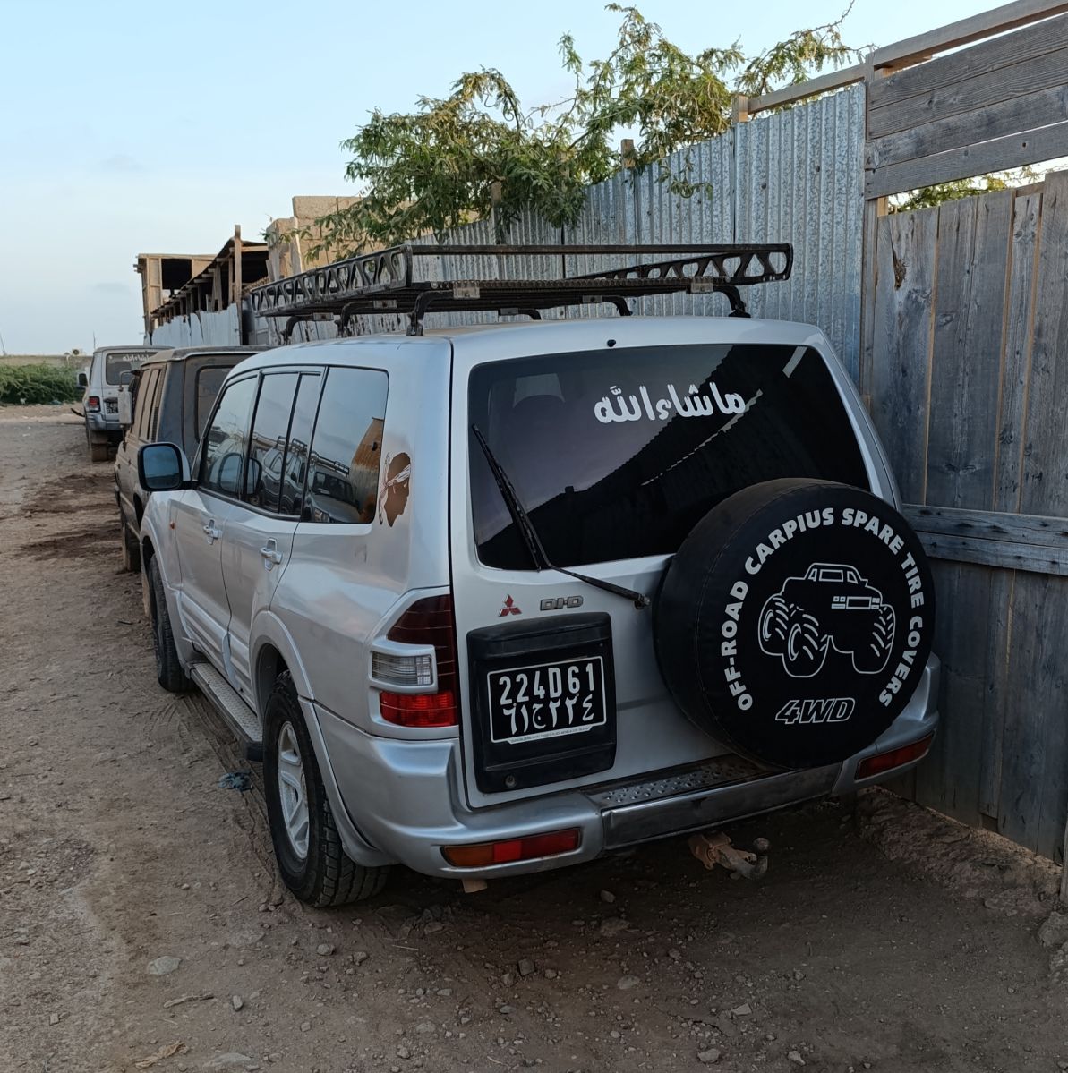 Mitsubishi Pajero 7 places, bon état, climatisation, attelage remorque