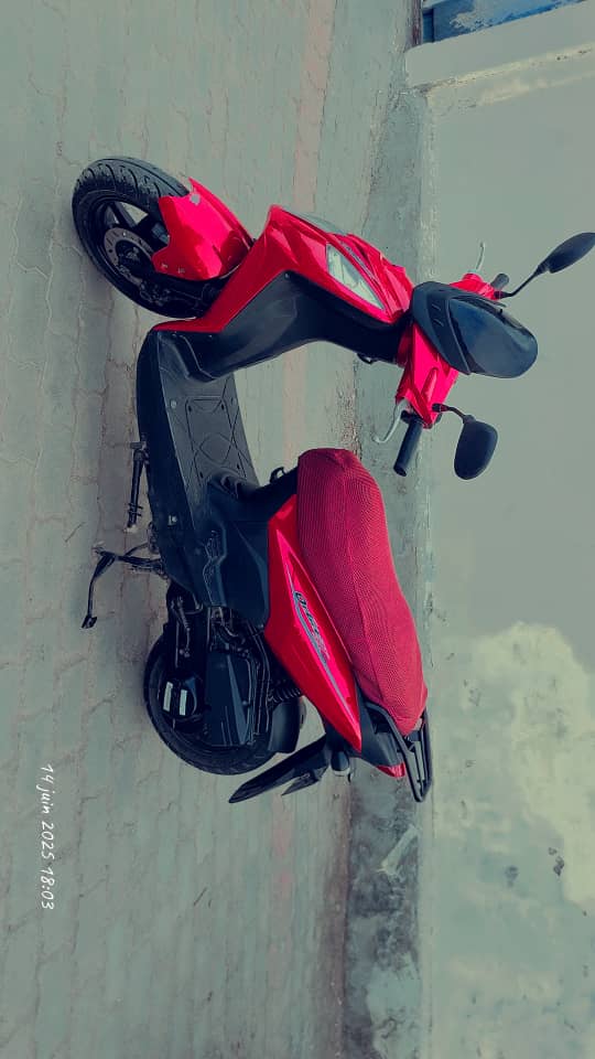 Scooter Hero Pleasure+ Rouge vif, parfait pour la ville, très bon état