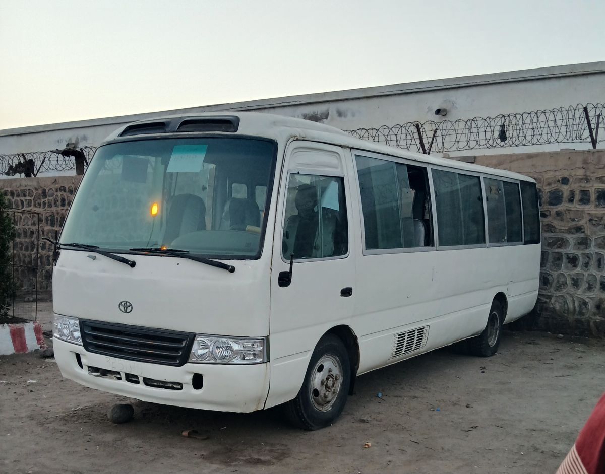 Bus Toyota Coaster 2016, excellent état, prêt à l\'emploi