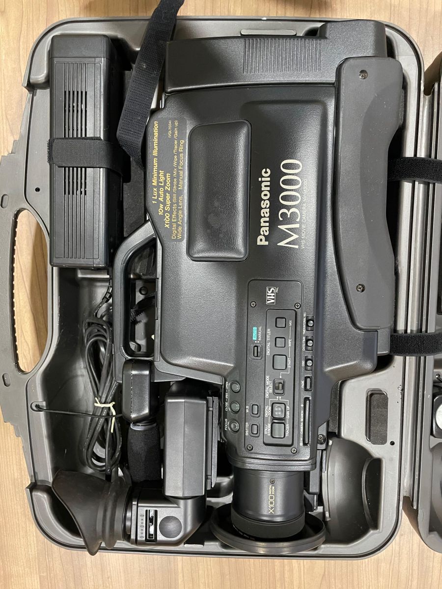 Caméra vidéo Panasonic M3000 en bon état, prix négociable