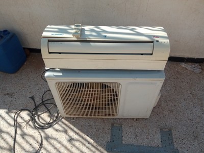Climatiseur Westpoint 1cv en bon état avec télécommande