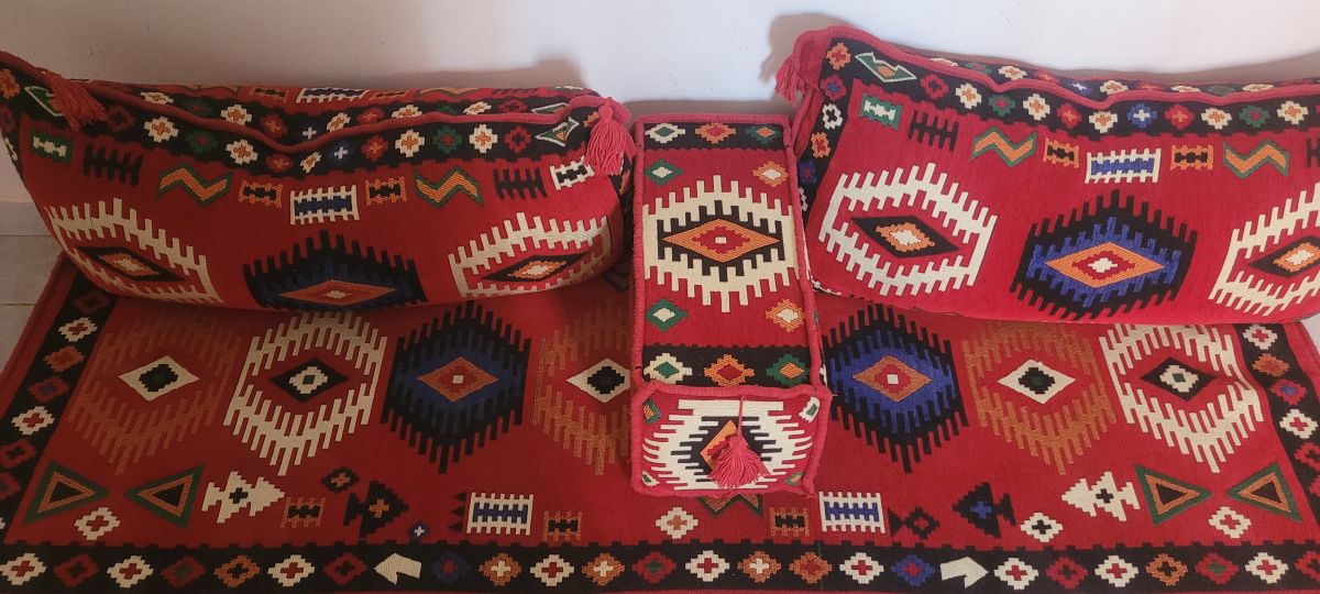 Canapé de sol et tapis à vendre