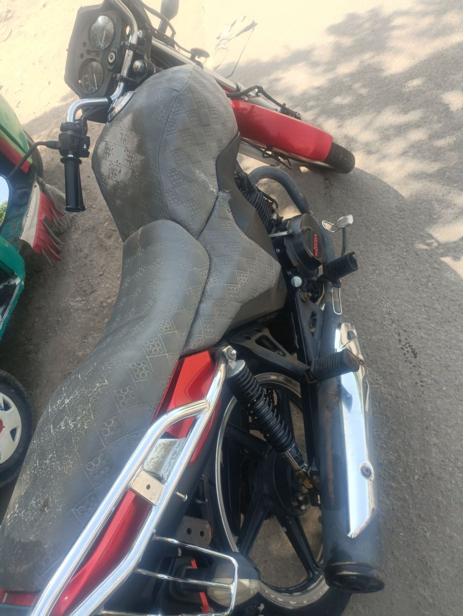 Moto Honda avec papiers complets - Prix négociable